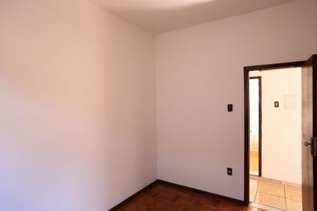 Casa à venda com 510m², 5 quartos e 3 vagas Casa à venda com 510m², 5 quartos e 3 vagasQuarto 4