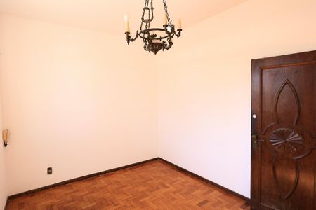 Casa à venda com 510m², 5 quartos e 3 vagas Casa à venda com 510m², 5 quartos e 3 vagasSala