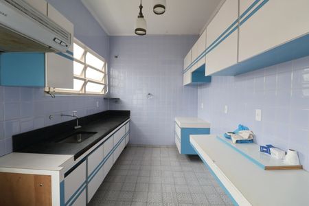 Casa para alugar com 500m², 4 quartos e 4 vagasCozinha