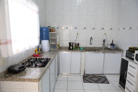 Casa à venda com 180m², 2 quartos e 2 vagasCozinha