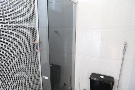 Casa à venda com 180m², 2 quartos e 2 vagasBanheiro Social