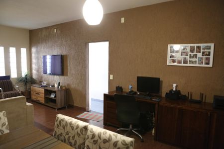 Casa à venda com 180m², 2 quartos e 2 vagasSala