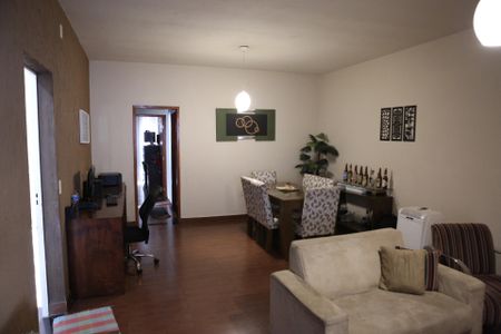 Casa à venda com 180m², 2 quartos e 2 vagasSala