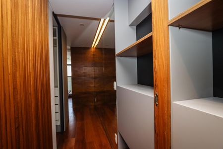Apartamento à venda com 137m², 1 quarto e 1 vagaCloset 2 da Suíte