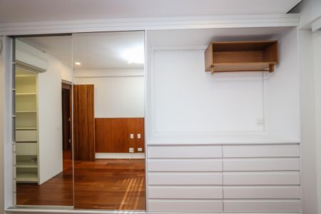 Apartamento à venda com 137m², 1 quarto e 1 vagaSuíte