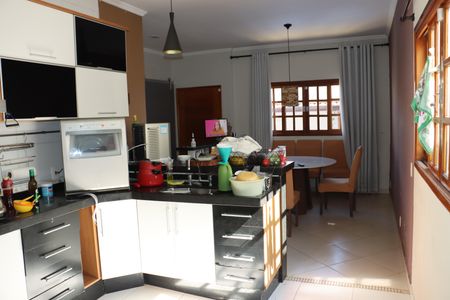 Casa para alugar com 200m², 3 quartos e 4 vagasCozinha 