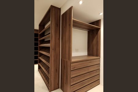 Apartamento para alugar com 82m², 1 quarto e 1 vaga Apartamento para alugar com 82m², 1 quarto e 1 vagaCloset da suíte