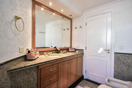 Apartamento para alugar com 228m², 4 quartos e 4 vagasBanheiro Suíte 4
