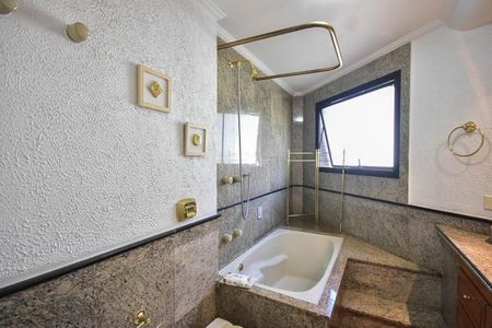 Apartamento para alugar com 228m², 4 quartos e 4 vagasBanheiro Suíte 4
