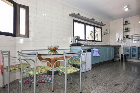 Apartamento para alugar com 228m², 4 quartos e 4 vagasCozinha