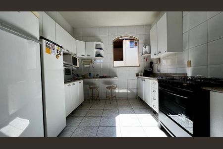 Casa à venda com 240m², 4 quartos e 2 vagasCozinha