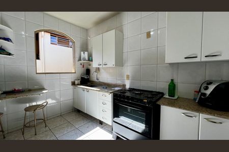 Casa à venda com 240m², 4 quartos e 2 vagasCozinha