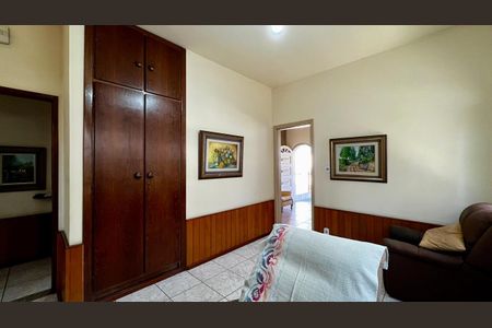 Casa à venda com 240m², 4 quartos e 2 vagasSala