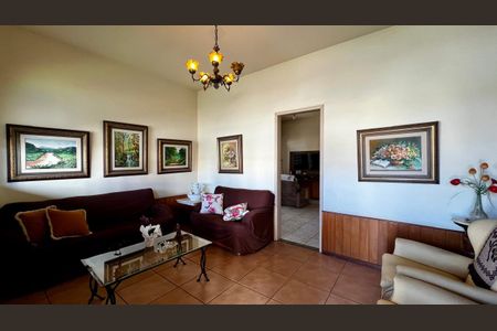 Casa à venda com 240m², 4 quartos e 2 vagasSala