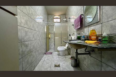 Casa à venda com 240m², 4 quartos e 2 vagasBanheiro