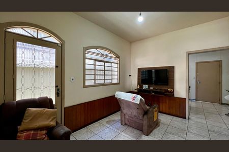 Casa à venda com 240m², 4 quartos e 2 vagasSala