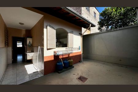 Casa à venda com 240m², 4 quartos e 2 vagasÁrea de Serviço