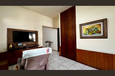 Casa à venda com 240m², 4 quartos e 2 vagasSala