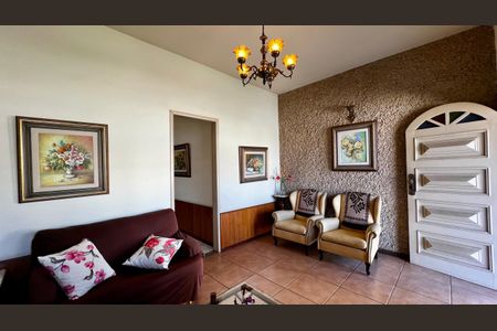 Casa à venda com 240m², 4 quartos e 2 vagasSala