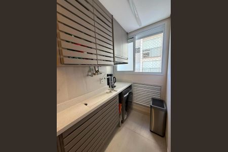 Apartamento à venda com 61m², 3 quartos e 1 vagaÁrea de serviço