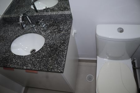 Banheiro Social de kitnet/studio para alugar com 1 quarto, 25m² em Centro Histórico de São Paulo, São Paulo