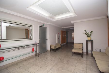 Apartamento à venda com 74m², 2 quartos e 1 vaga Apartamento à venda com 74m², 2 quartos e 1 vagaHall social