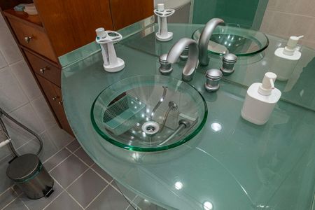 Apartamento à venda com 76m², 2 quartos e 2 vagasBanheiro da Suíte 