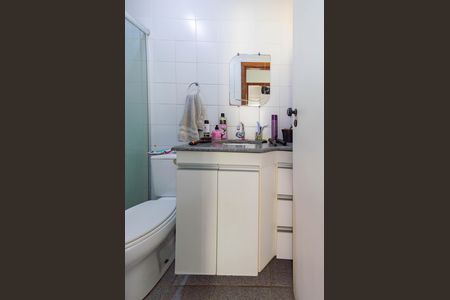 Banheiro social de apartamento para alugar com 2 quartos, 65m² em Buritis, Belo Horizonte