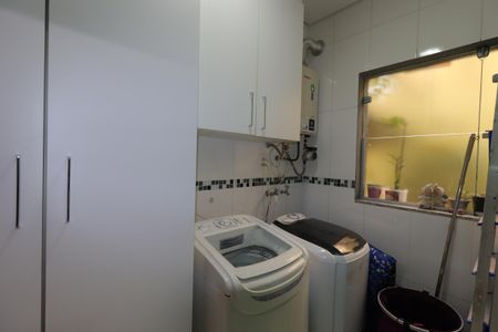 Casa à venda com 217m², 3 quartos e 5 vagasÁrea de Serviço