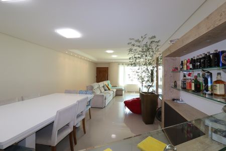 Casa à venda com 217m², 3 quartos e 5 vagasSala