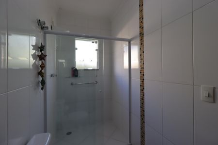 Casa à venda com 217m², 3 quartos e 5 vagasBanheiro da Suíte 1