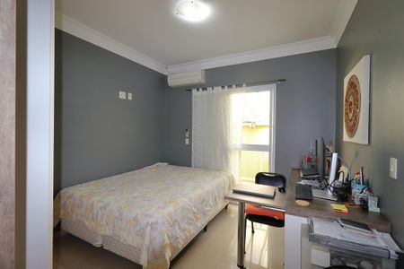 Casa à venda com 217m², 3 quartos e 5 vagasSuíte 1