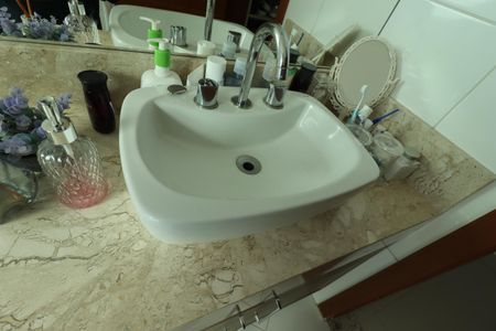 Casa à venda com 217m², 3 quartos e 5 vagasBanheiro da Suíte 3 - Pia