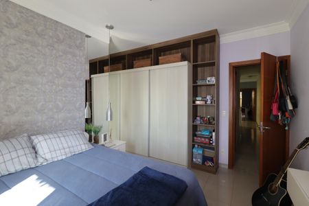 Casa à venda com 217m², 3 quartos e 5 vagasSuíte 3