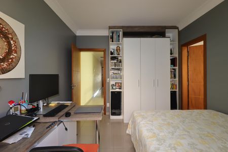 Casa à venda com 217m², 3 quartos e 5 vagasSuíte 1