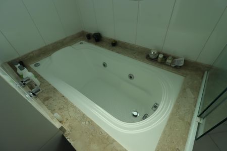 Casa à venda com 217m², 3 quartos e 5 vagasBanheiro da Suíte 3 - Banheira