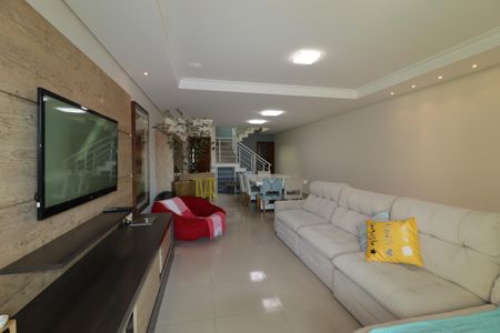 Casa à venda com 217m², 3 quartos e 5 vagasSala