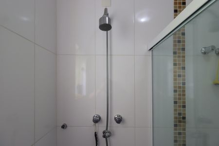 Casa à venda com 217m², 3 quartos e 5 vagasBanheiro da Suíte 2 - Chuveiro