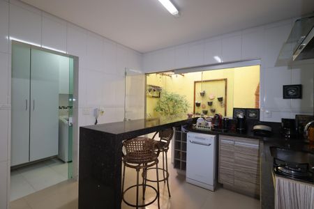 Casa à venda com 217m², 3 quartos e 5 vagasCozinha