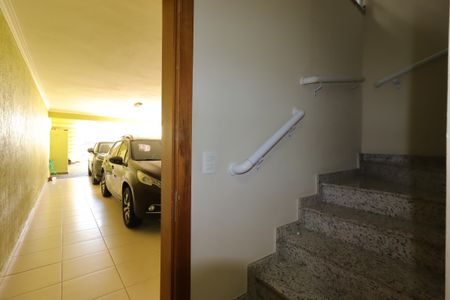 Casa à venda com 217m², 3 quartos e 5 vagasEscada para a garagem