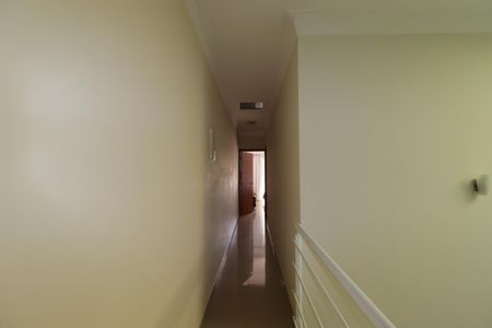 Casa à venda com 217m², 3 quartos e 5 vagasCorredor piso superior