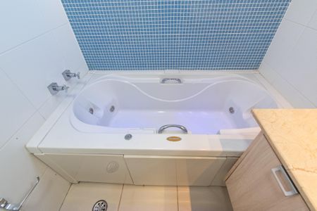 Apartamento à venda com 247m², 4 quartos e 4 vagasBanheiro da suíte 2