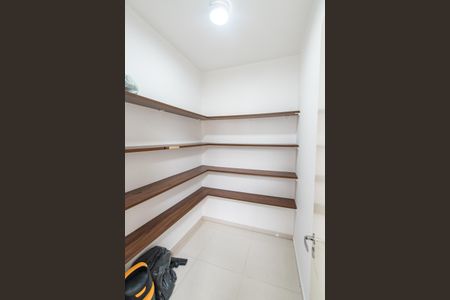 Apartamento à venda com 247m², 4 quartos e 4 vagasDespensa