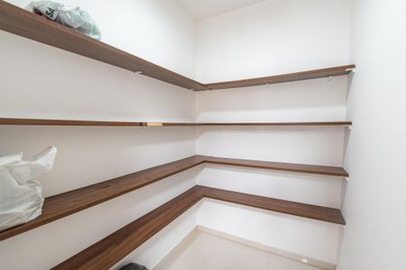 Apartamento à venda com 247m², 4 quartos e 4 vagasDespensa