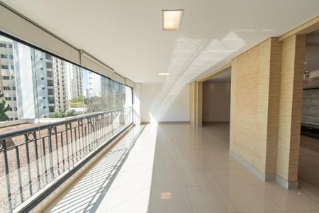 Apartamento à venda com 247m², 4 quartos e 4 vagasVaranda da Sala