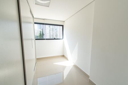 Apartamento à venda com 247m², 4 quartos e 4 vagasCloset do quarto 1