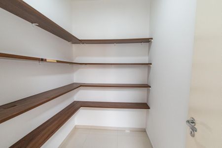 Apartamento à venda com 247m², 4 quartos e 4 vagasDespensa