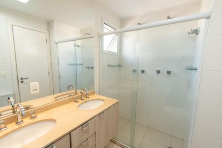 Apartamento à venda com 247m², 4 quartos e 4 vagasBanheiro da suíte 2