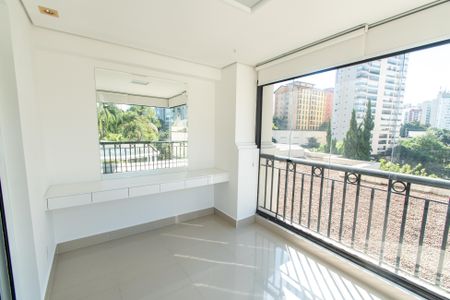 Apartamento à venda com 247m², 4 quartos e 4 vagasVaranda da suíte 2