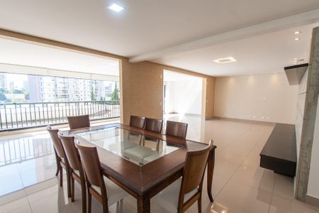Apartamento à venda com 247m², 4 quartos e 4 vagasSala